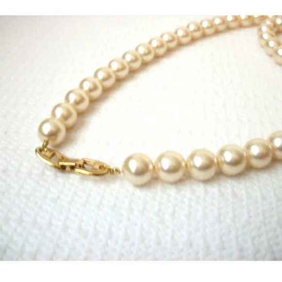 Napier Vintage Signed Faux Pearl & Rhinestones Pendant Necklace - Picture 4 of 6